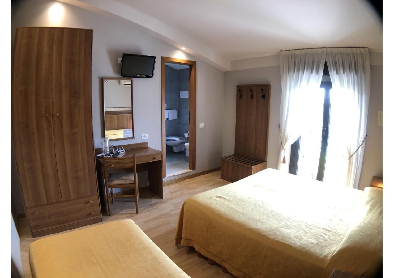 Hotel La Bussola Padenghe sul Garda Exterior foto