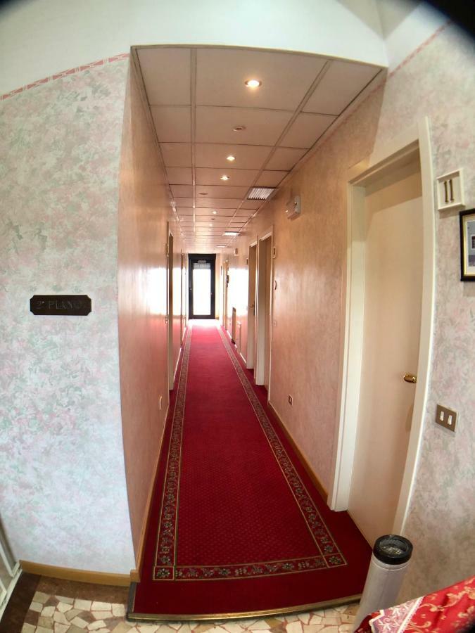 Hotel La Bussola Padenghe sul Garda Exterior foto